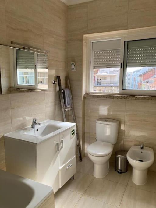 Apartamento Bem Localizado Para Familias & Amigos Lägenhet Lisboa Exteriör bild