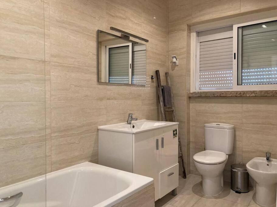 Apartamento Bem Localizado Para Familias & Amigos Lägenhet Lisboa Exteriör bild