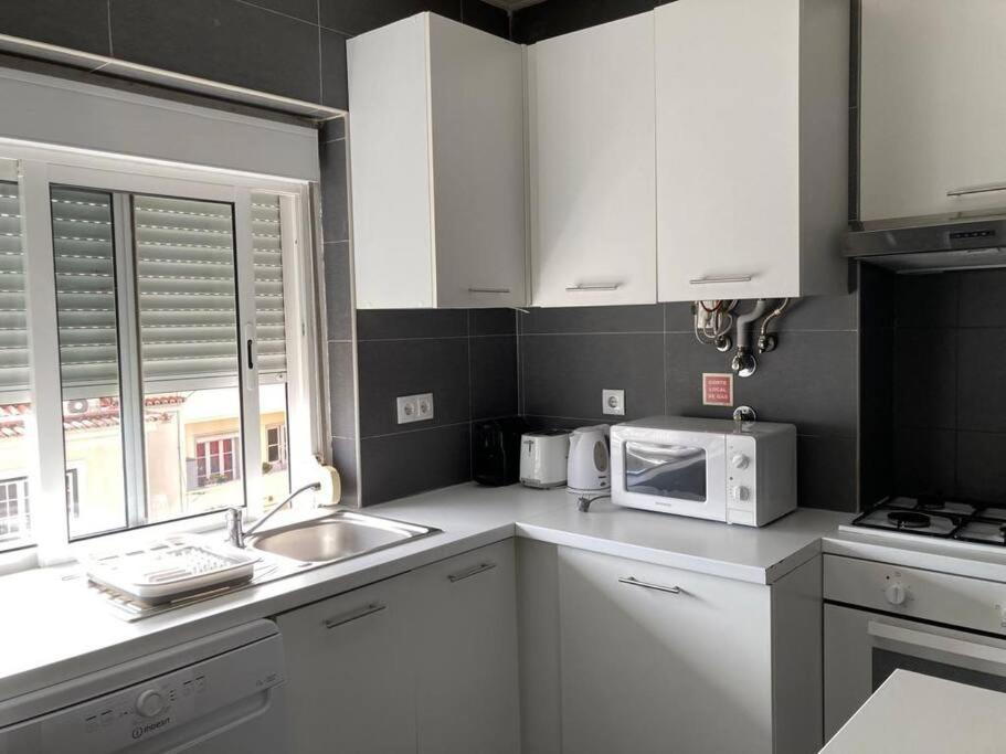 Apartamento Bem Localizado Para Familias & Amigos Lägenhet Lisboa Exteriör bild