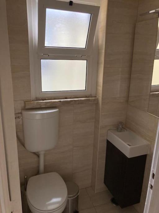 Apartamento Bem Localizado Para Familias & Amigos Lägenhet Lisboa Exteriör bild
